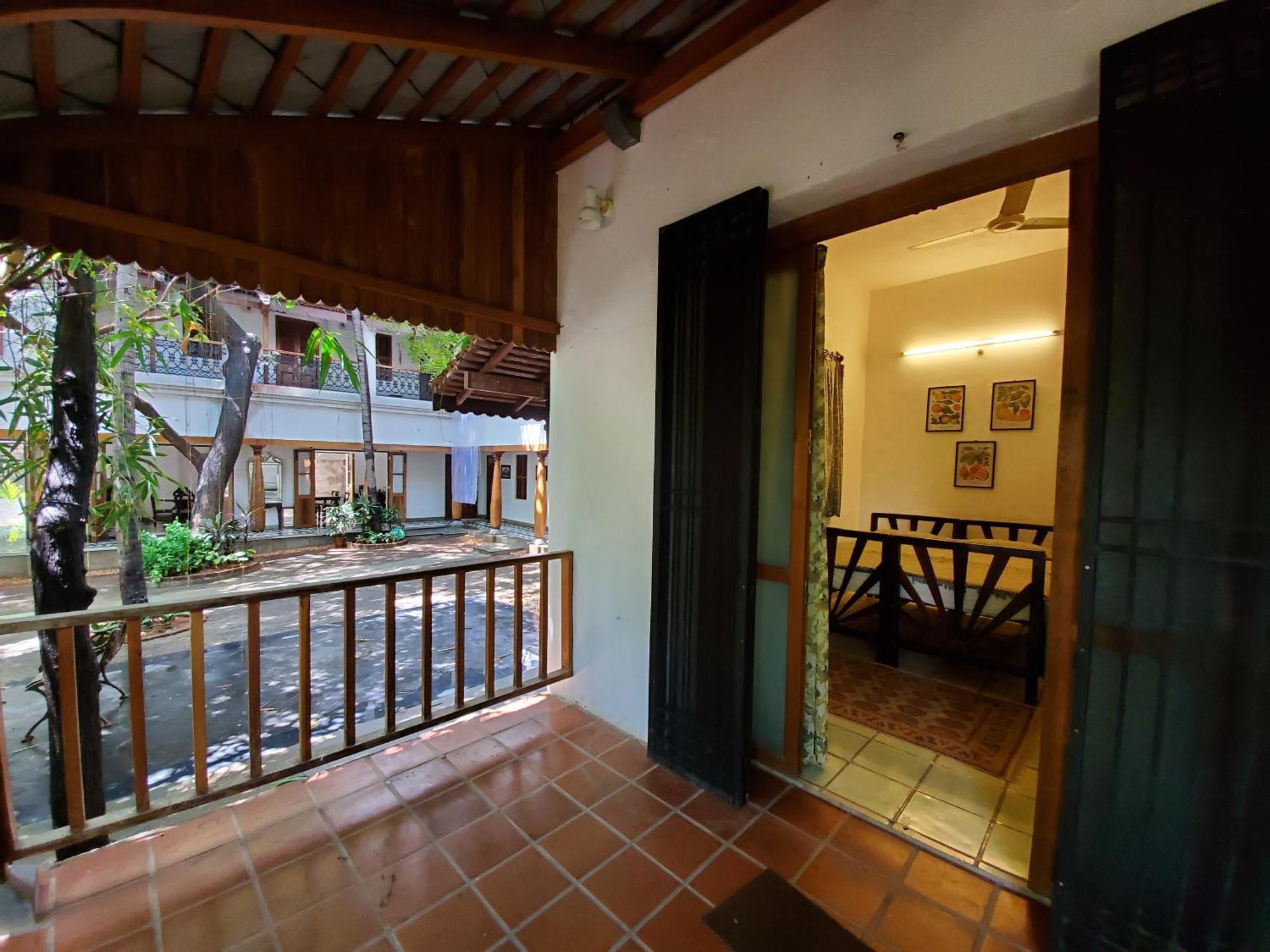 Kariappa House Hotel Пондичери Екстериор снимка